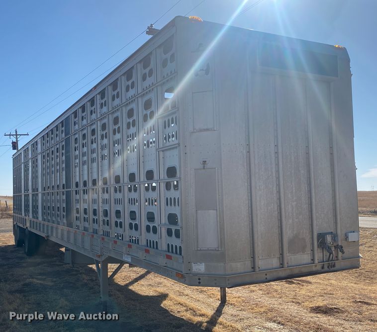 image for item DM8300 1999 Barrett  livestock trailer