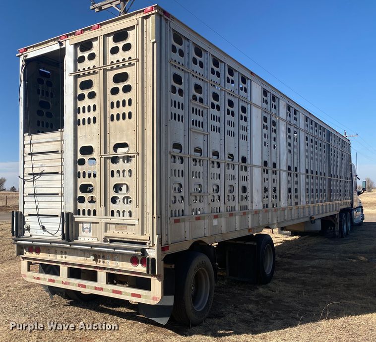 image for item DM8300 1999 Barrett  livestock trailer
