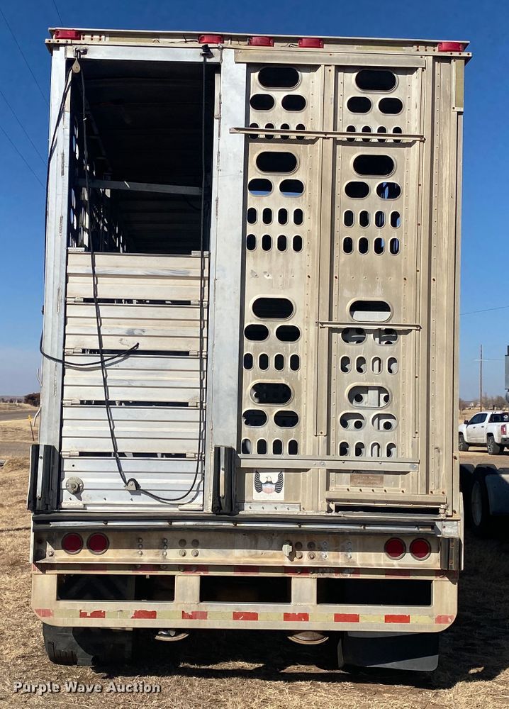 image for item DM8300 1999 Barrett  livestock trailer