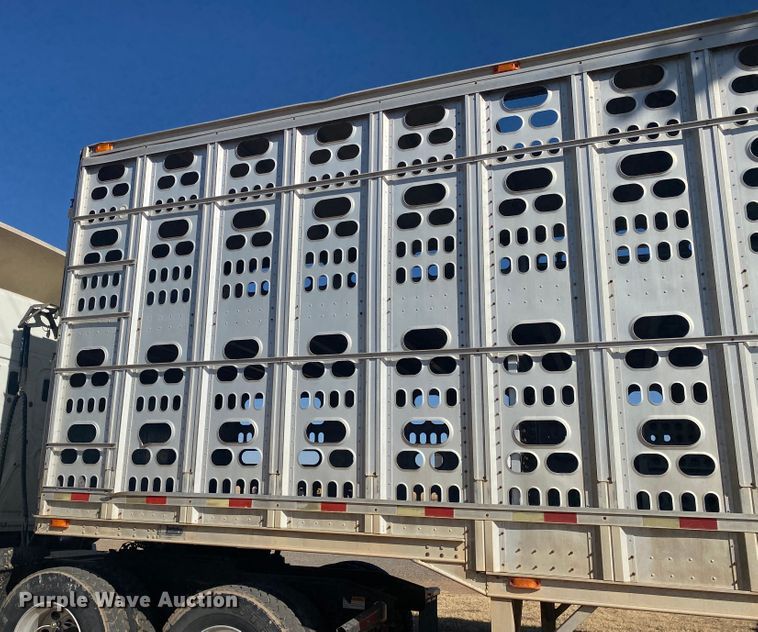 image for item DM8300 1999 Barrett  livestock trailer