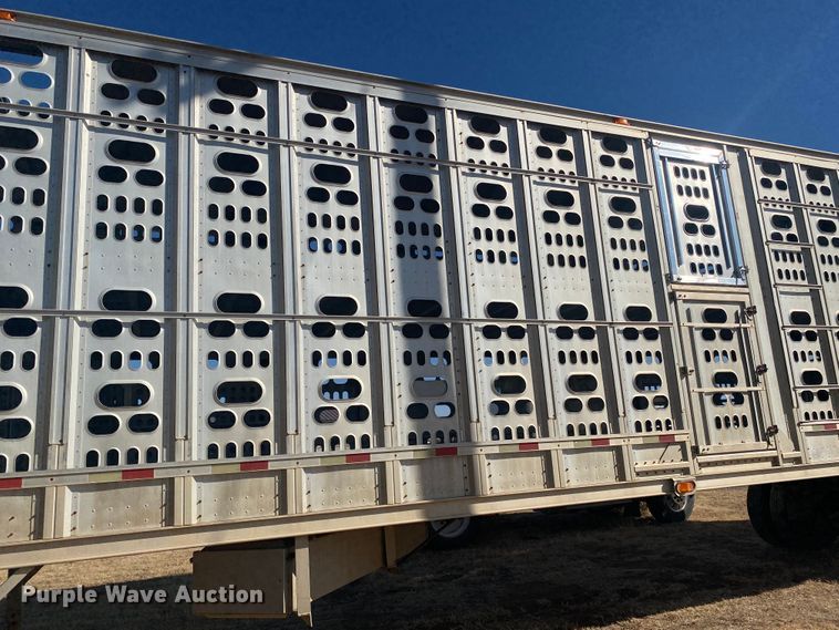 image for item DM8300 1999 Barrett  livestock trailer