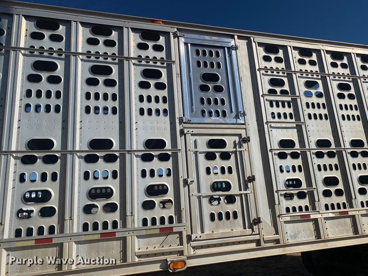 image for item DM8300 1999 Barrett  livestock trailer