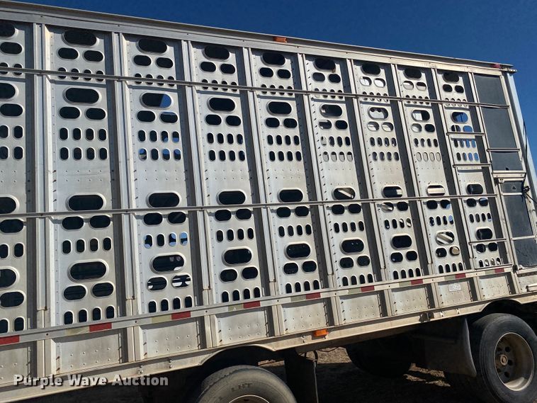 image for item DM8300 1999 Barrett  livestock trailer
