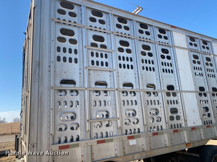 image for item DM8300 1999 Barrett  livestock trailer