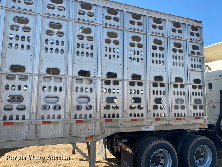 image for item DM8300 1999 Barrett  livestock trailer