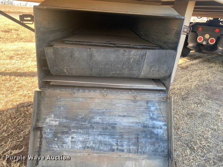 image for item DM8300 1999 Barrett  livestock trailer