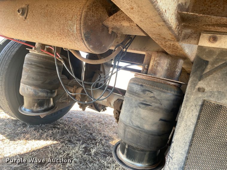 image for item DM8300 1999 Barrett  livestock trailer