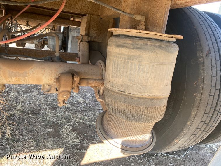 image for item DM8300 1999 Barrett  livestock trailer