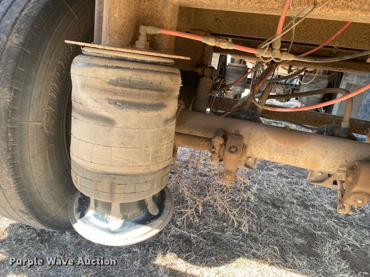 image for item DM8300 1999 Barrett  livestock trailer