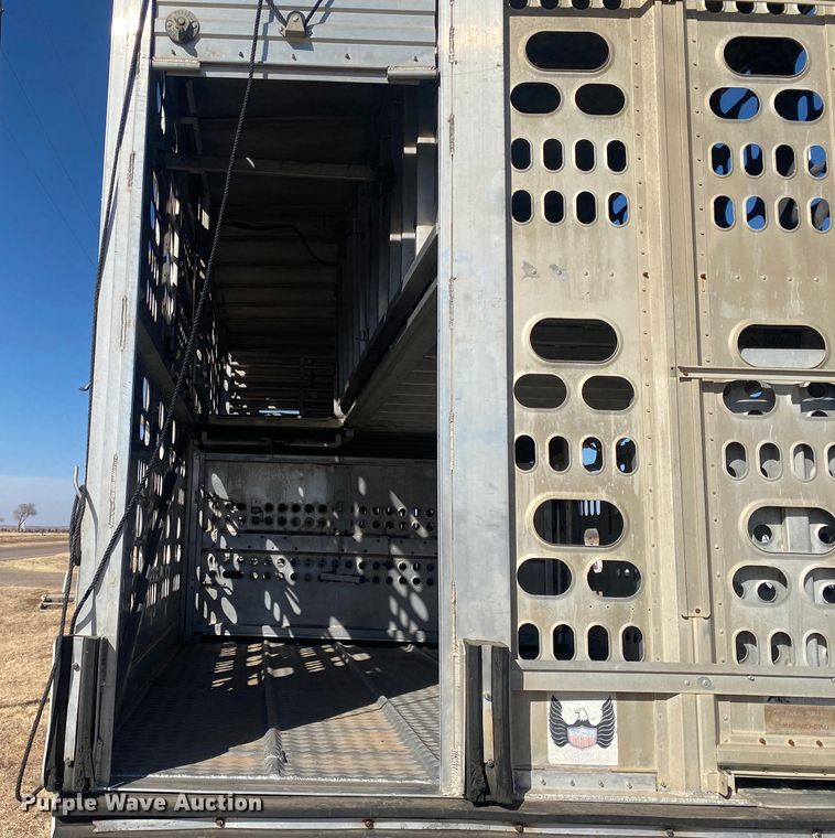 image for item DM8300 1999 Barrett  livestock trailer