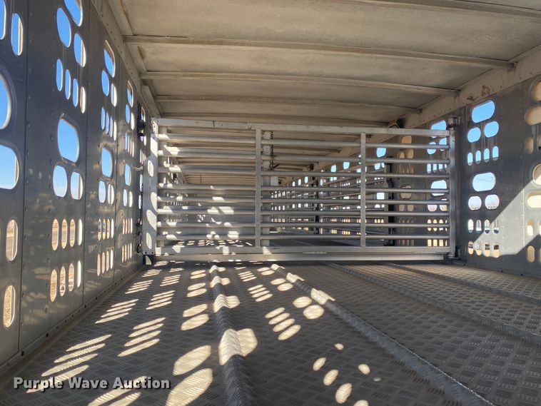 image for item DM8300 1999 Barrett  livestock trailer