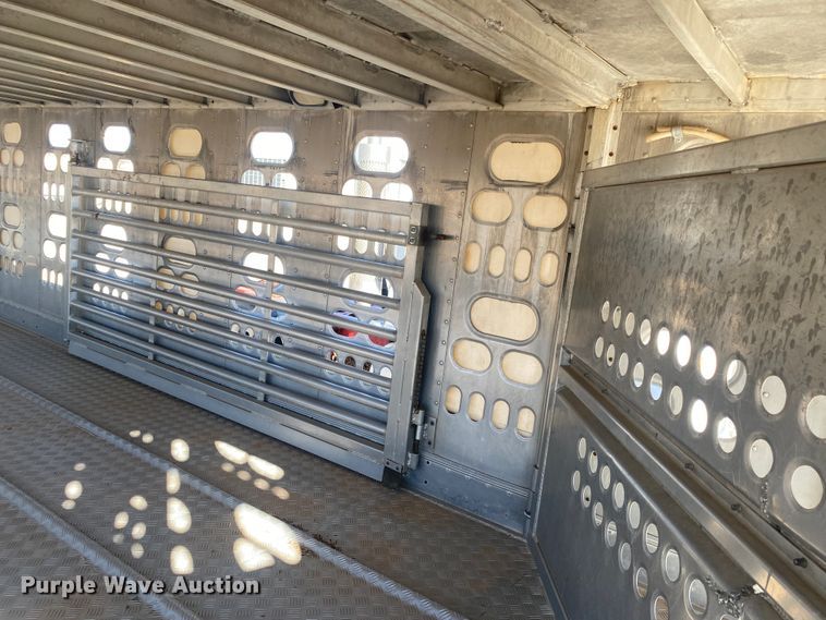 image for item DM8300 1999 Barrett  livestock trailer