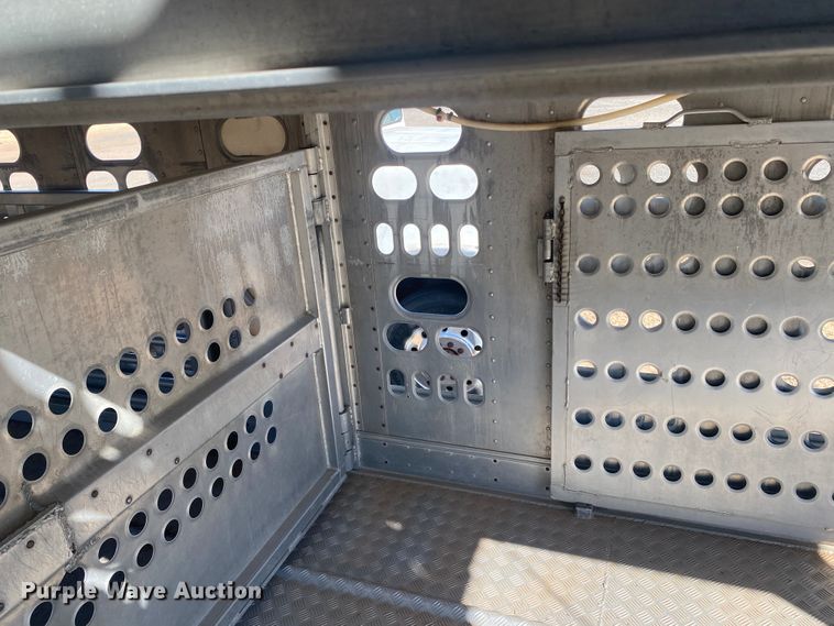 image for item DM8300 1999 Barrett  livestock trailer