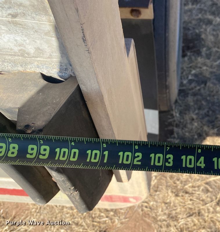 image for item DM8300 1999 Barrett  livestock trailer