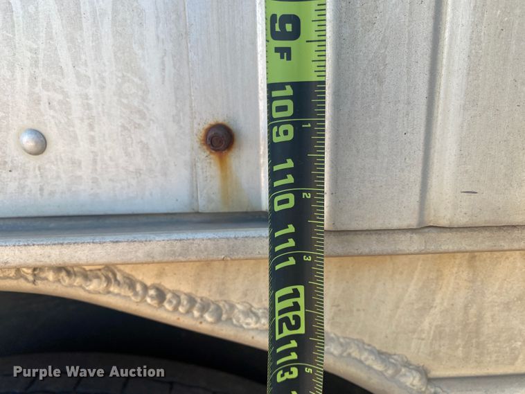 image for item DM8300 1999 Barrett  livestock trailer