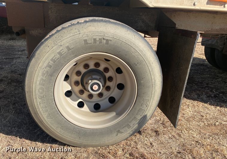 image for item DM8300 1999 Barrett  livestock trailer