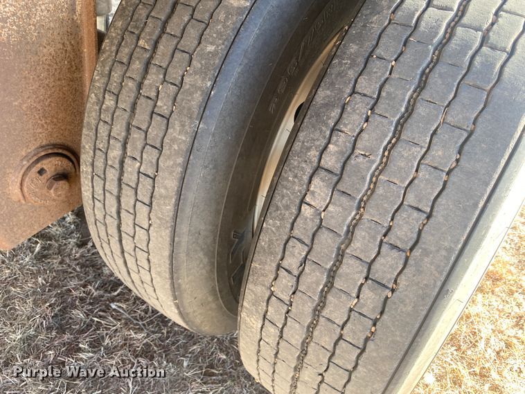 image for item DM8300 1999 Barrett  livestock trailer