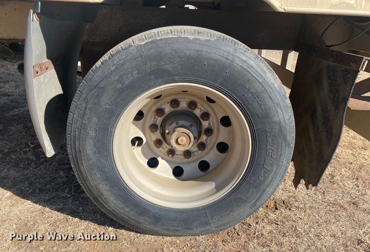 image for item DM8300 1999 Barrett  livestock trailer