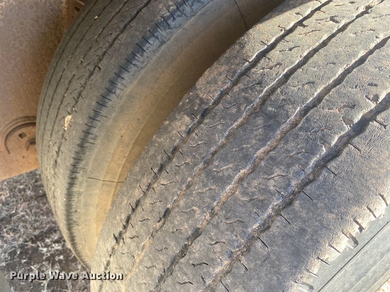 image for item DM8300 1999 Barrett  livestock trailer