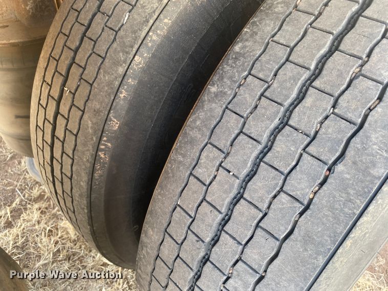 image for item DM8300 1999 Barrett  livestock trailer