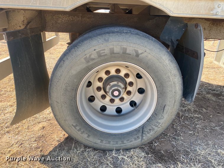 image for item DM8300 1999 Barrett  livestock trailer