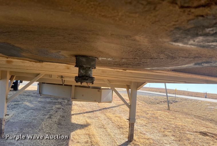 image for item DM8300 1999 Barrett  livestock trailer