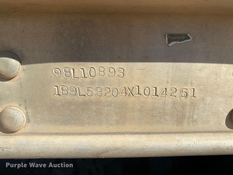 image for item DM8300 1999 Barrett  livestock trailer