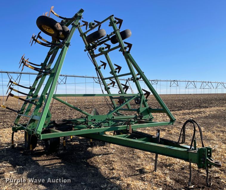 image for item DN0192 John Deere 610  field cultivator