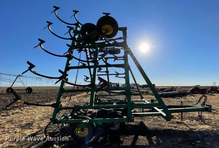 image for item DN0192 John Deere 610  field cultivator