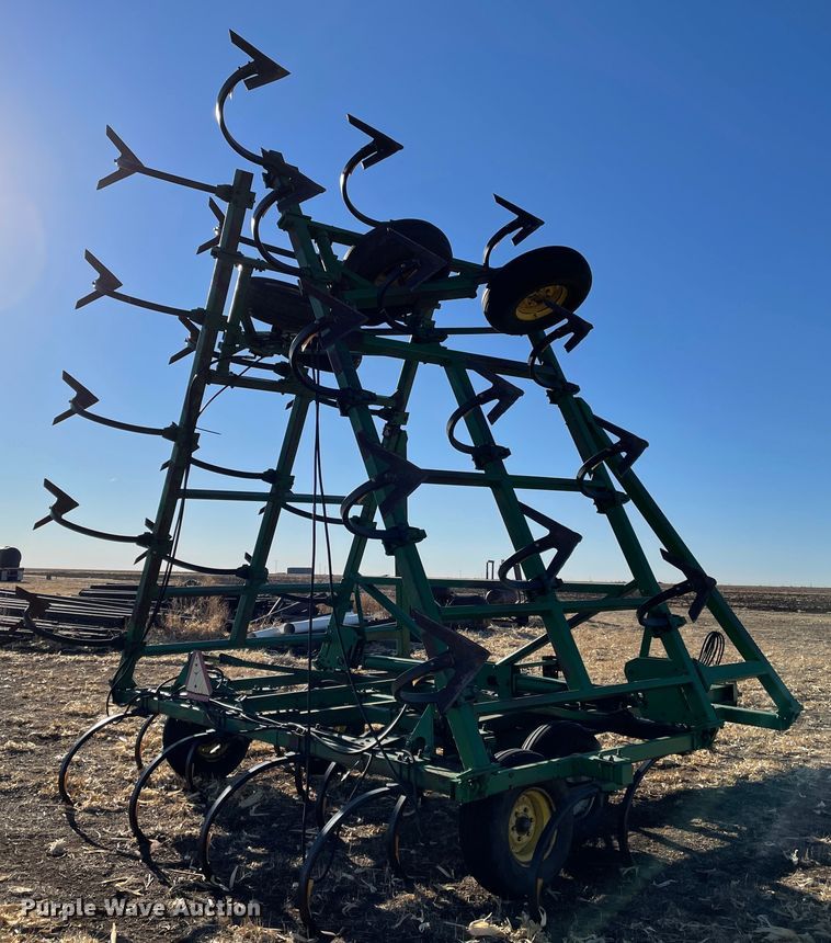 image for item DN0192 John Deere 610  field cultivator