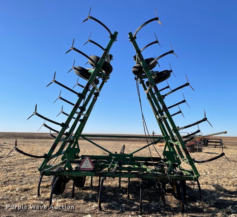 image for item DN0192 John Deere 610  field cultivator