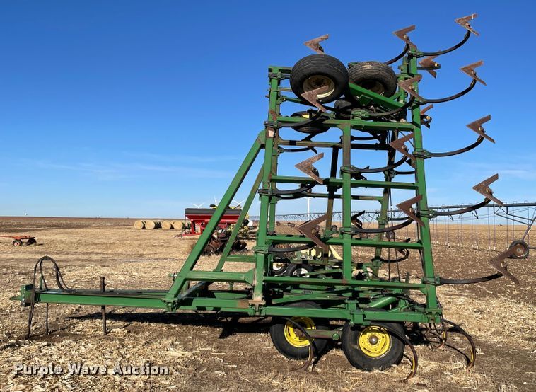 image for item DN0192 John Deere 610  field cultivator