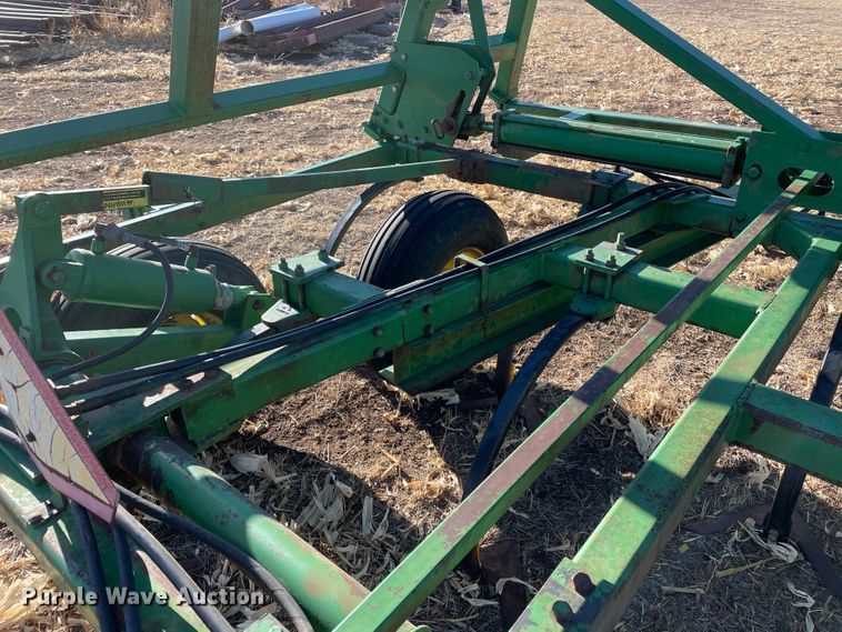 image for item DN0192 John Deere 610  field cultivator