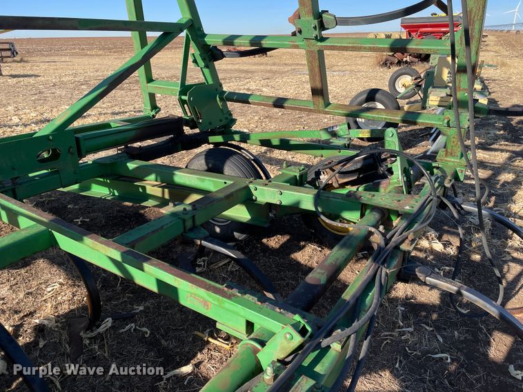 image for item DN0192 John Deere 610  field cultivator