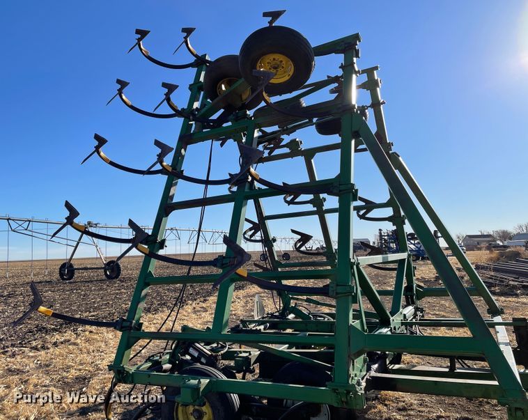 image for item DN0192 John Deere 610  field cultivator