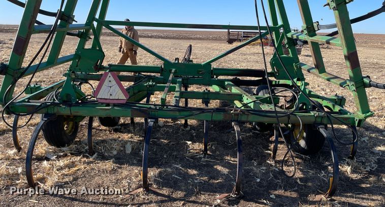 image for item DN0192 John Deere 610  field cultivator