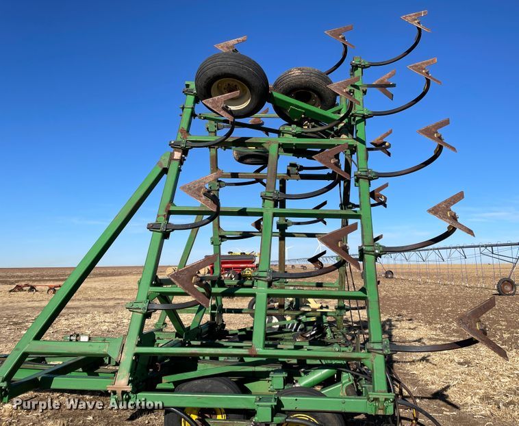 image for item DN0192 John Deere 610  field cultivator