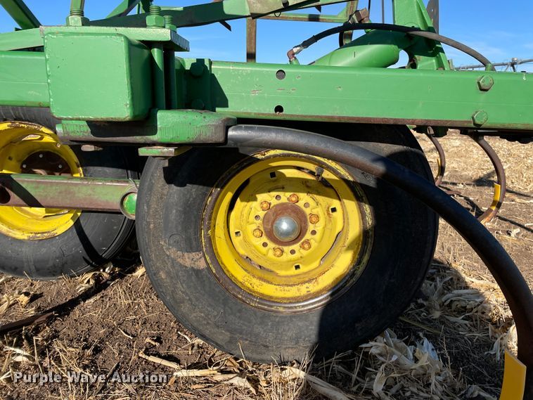 image for item DN0192 John Deere 610  field cultivator