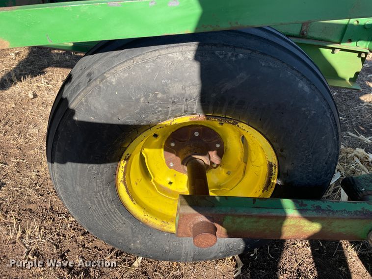 image for item DN0192 John Deere 610  field cultivator