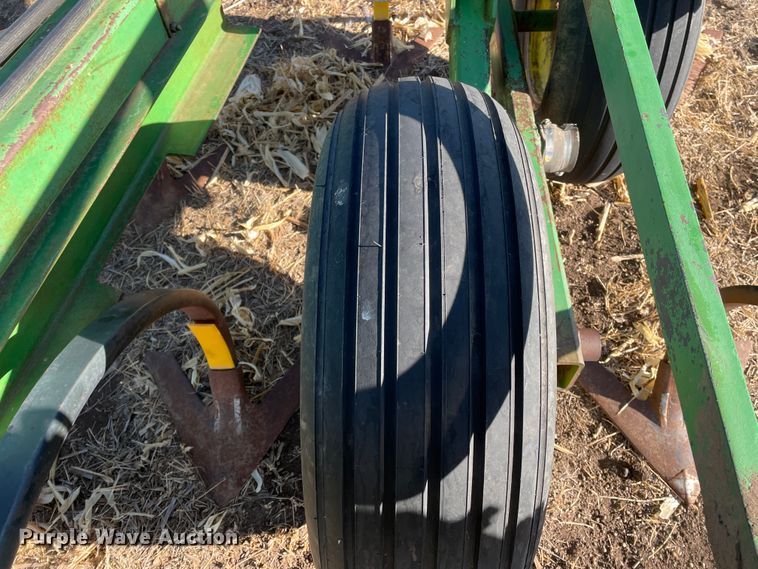 image for item DN0192 John Deere 610  field cultivator