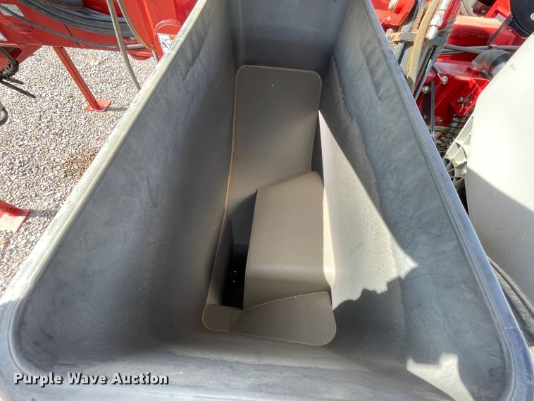 image for item DN0199 2010 Case IH 1250  no-till planter