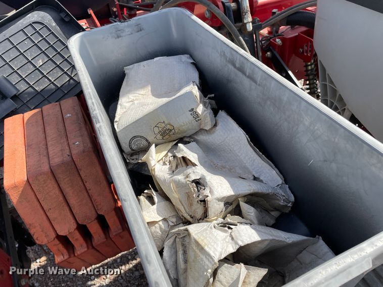 image for item DN0199 2010 Case IH 1250  no-till planter