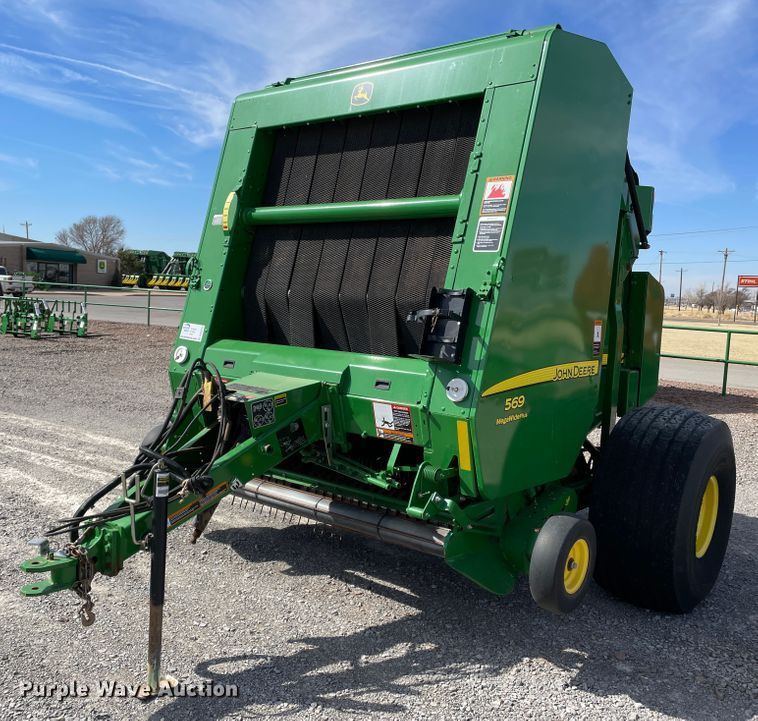 image for item DN0203 2014 John Deere 569  round baler