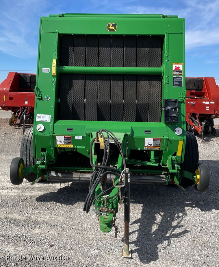 image for item DN0203 2014 John Deere 569  round baler