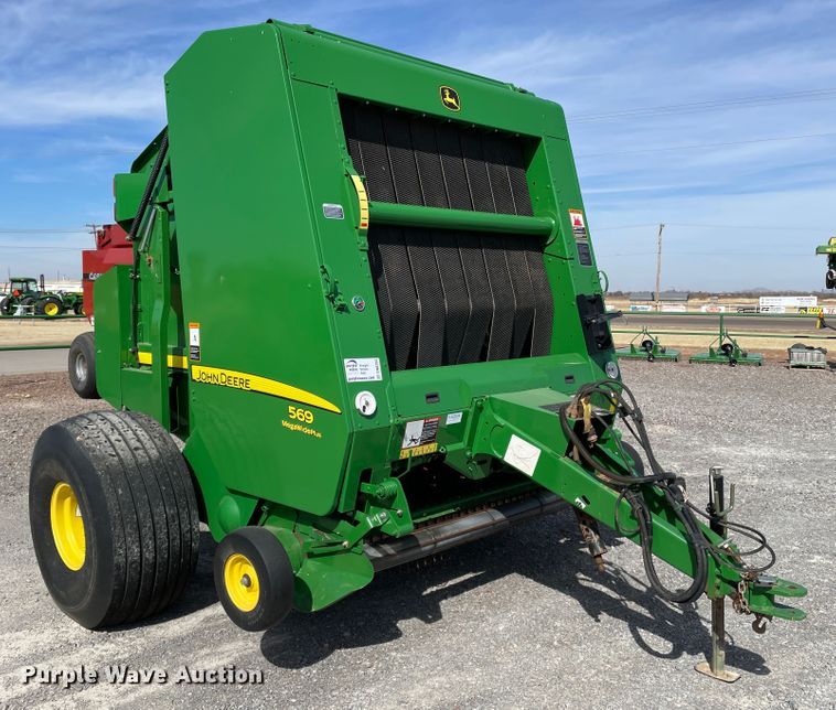 image for item DN0203 2014 John Deere 569  round baler