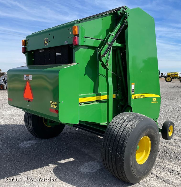 image for item DN0203 2014 John Deere 569  round baler