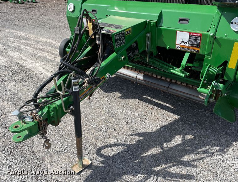 image for item DN0203 2014 John Deere 569  round baler