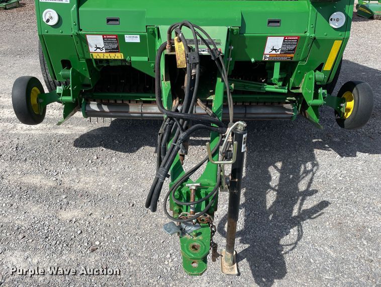 image for item DN0203 2014 John Deere 569  round baler