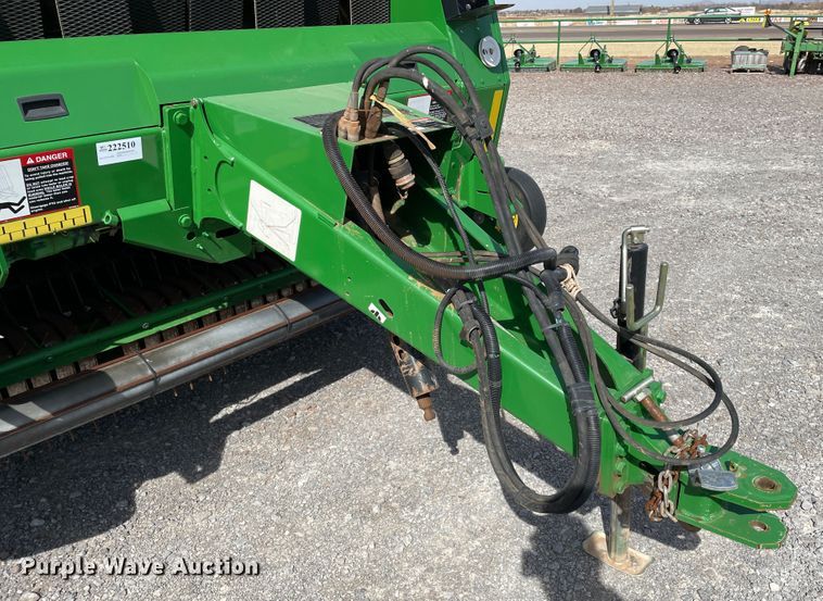 image for item DN0203 2014 John Deere 569  round baler