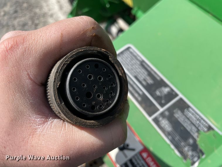 image for item DN0203 2014 John Deere 569  round baler